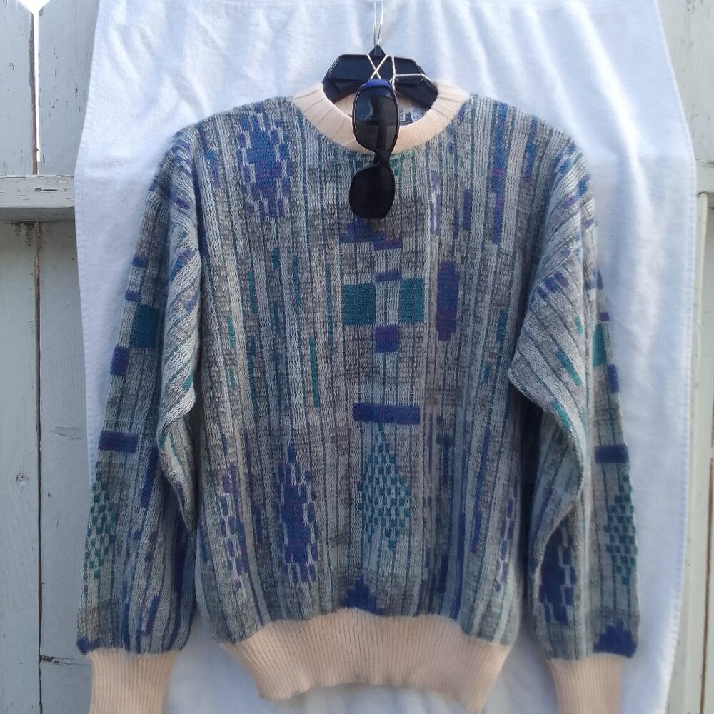 Bundle Method men's sweater&sunglass, brand new